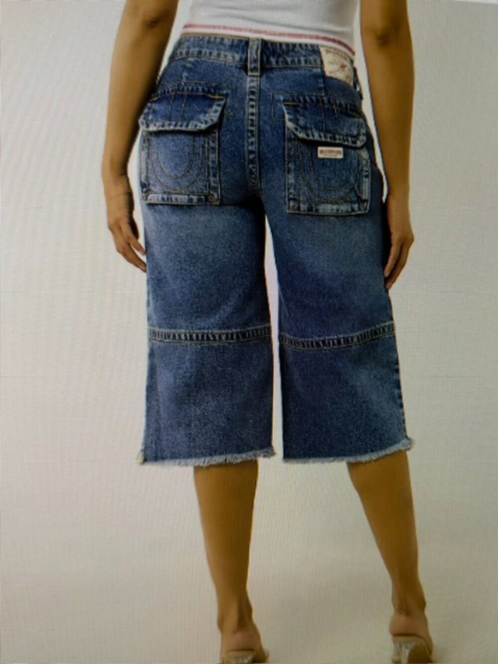True Religion Bobbi Baggy Cargo Capri Jeans – Easy Hazel – Size 28 – NWT - Picture 2 of 3